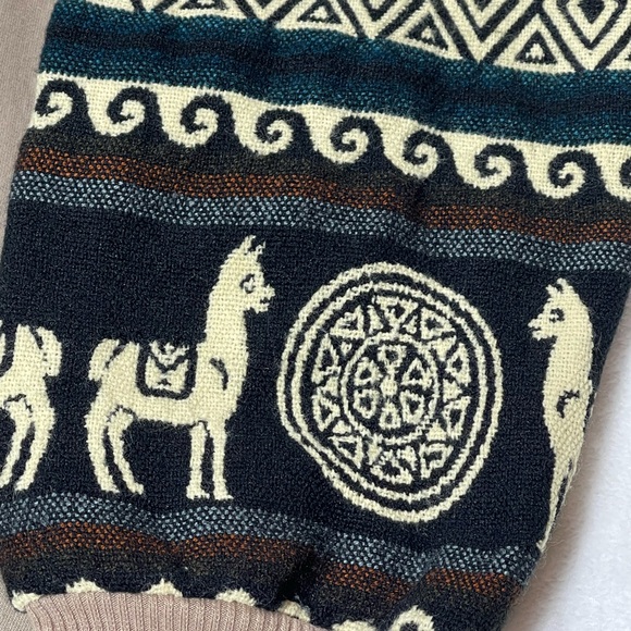 Artisanal Hoodie w/graphic global inspired design, graphic colors, streetwear - Picture 3 of 12